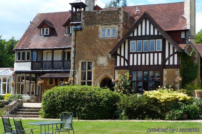 Farnham House Hotel Exterior photo