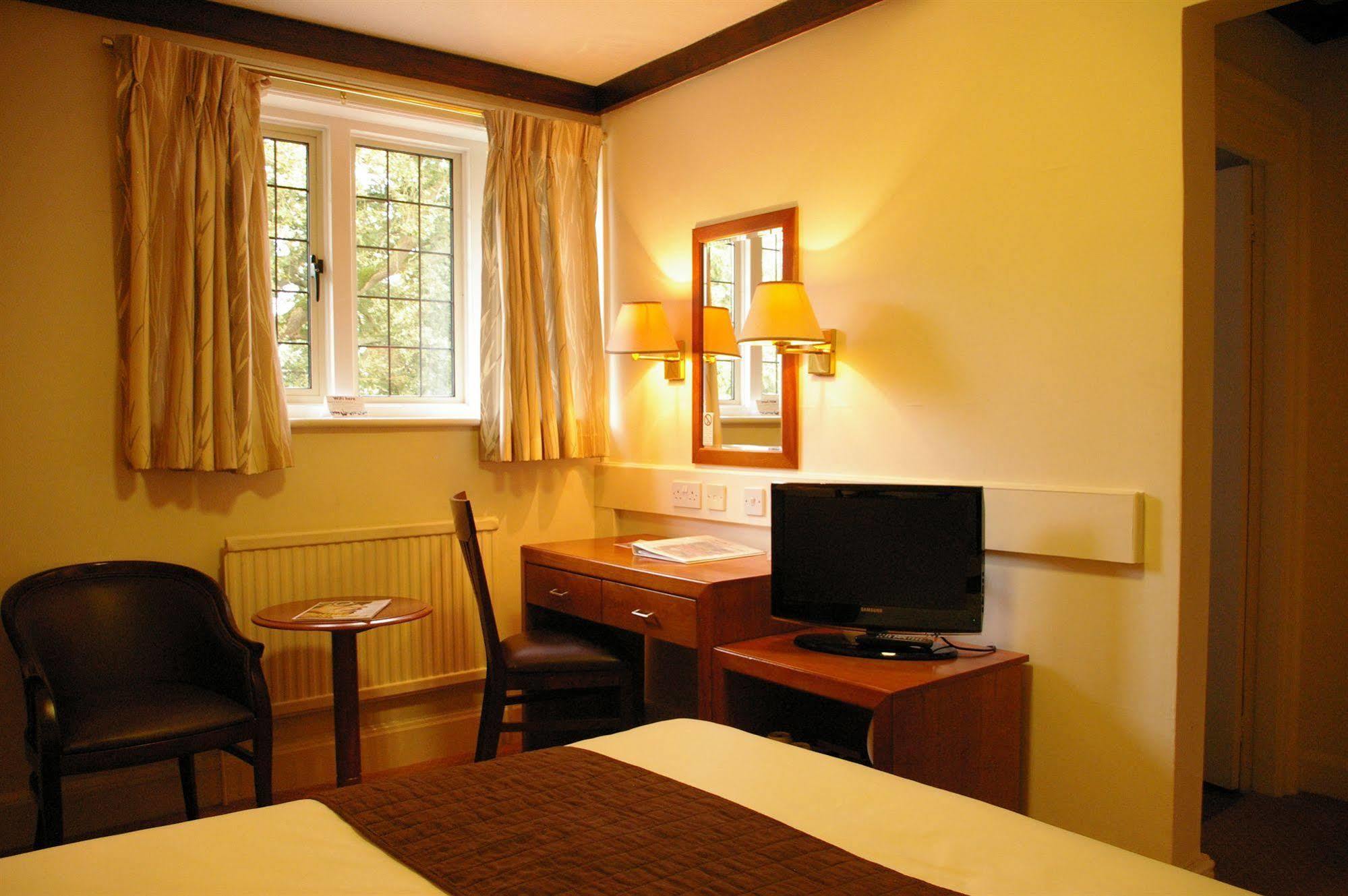 Farnham House Hotel Exterior photo
