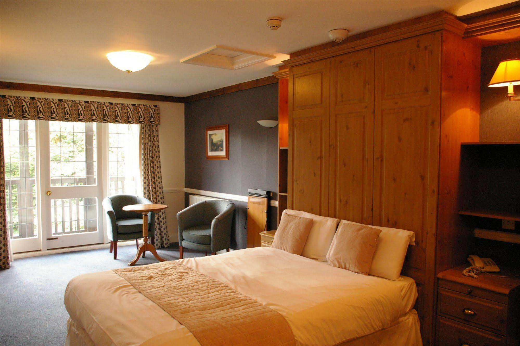 Farnham House Hotel Exterior photo